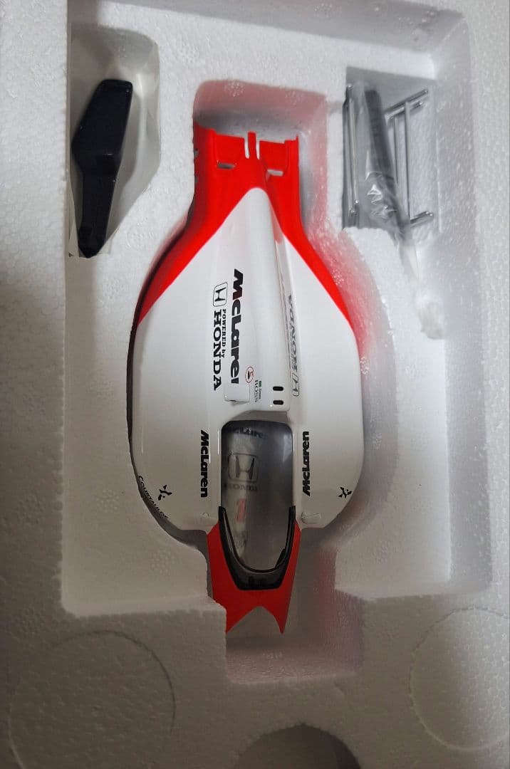 オートアート　マクラーレンホンダ MP4/6 　ミニカー 1/18