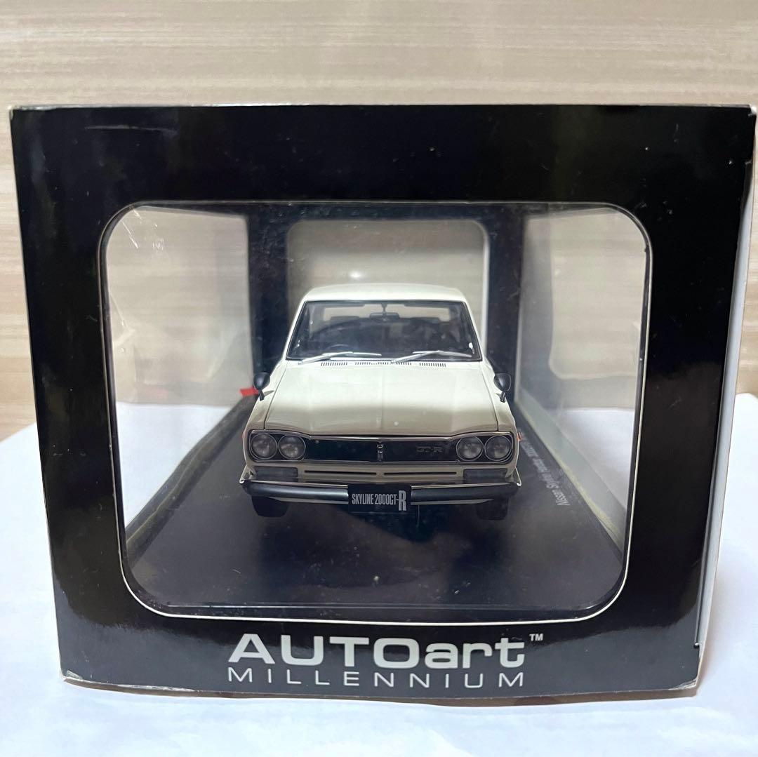 オートアート 1/18 スカイライン 2000 GT-R KPGC10 ホワイト