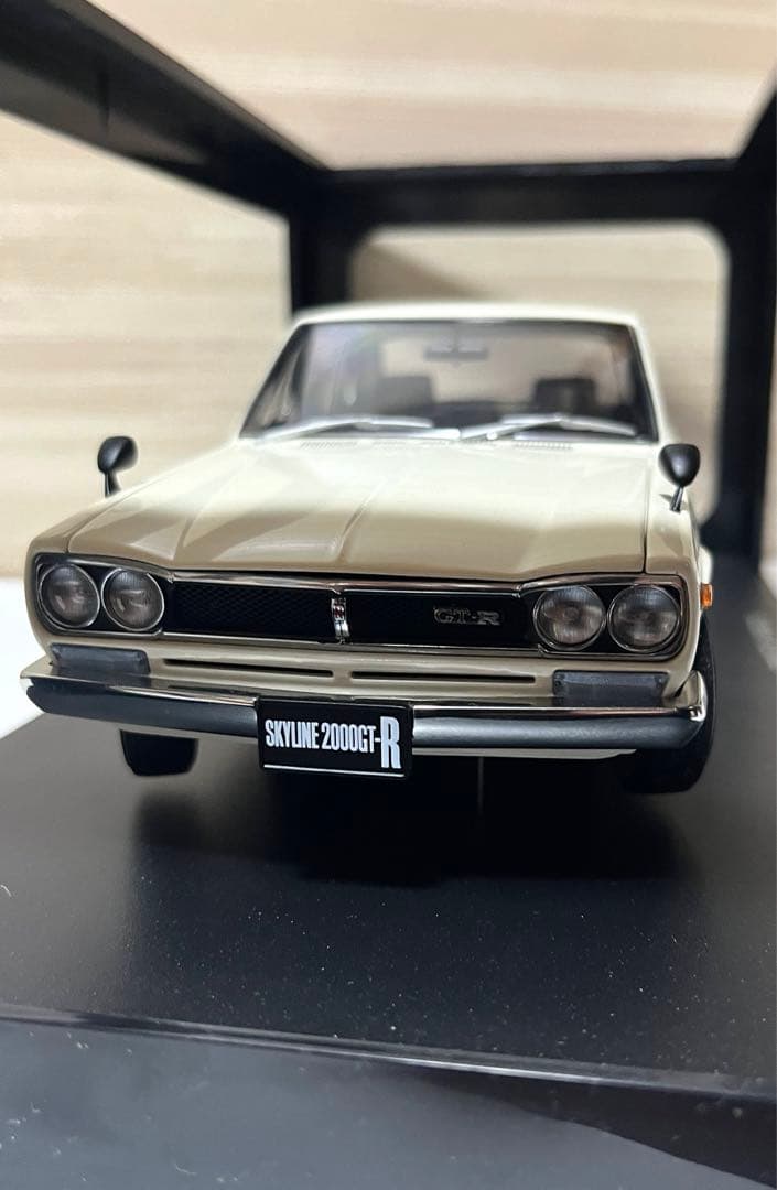 オートアート 1/18 スカイライン 2000 GT-R KPGC10 ホワイト
