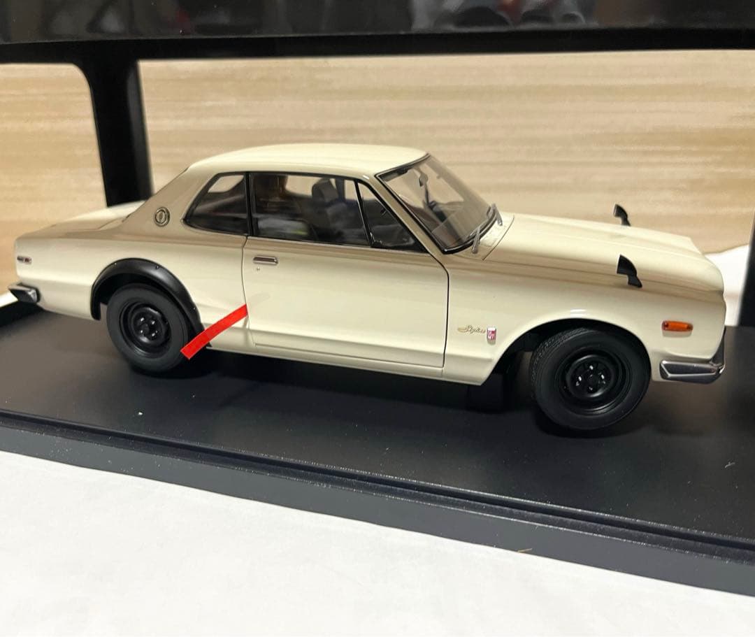 オートアート 1/18 スカイライン 2000 GT-R KPGC10 ホワイト