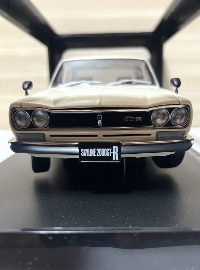 オートアート 1/18 スカイライン 2000 GT-R KPGC10 ホワイト