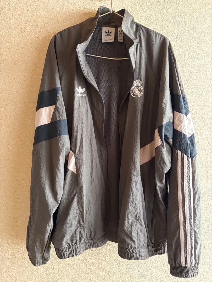 adidas レアルマドリード　トラックジャケット