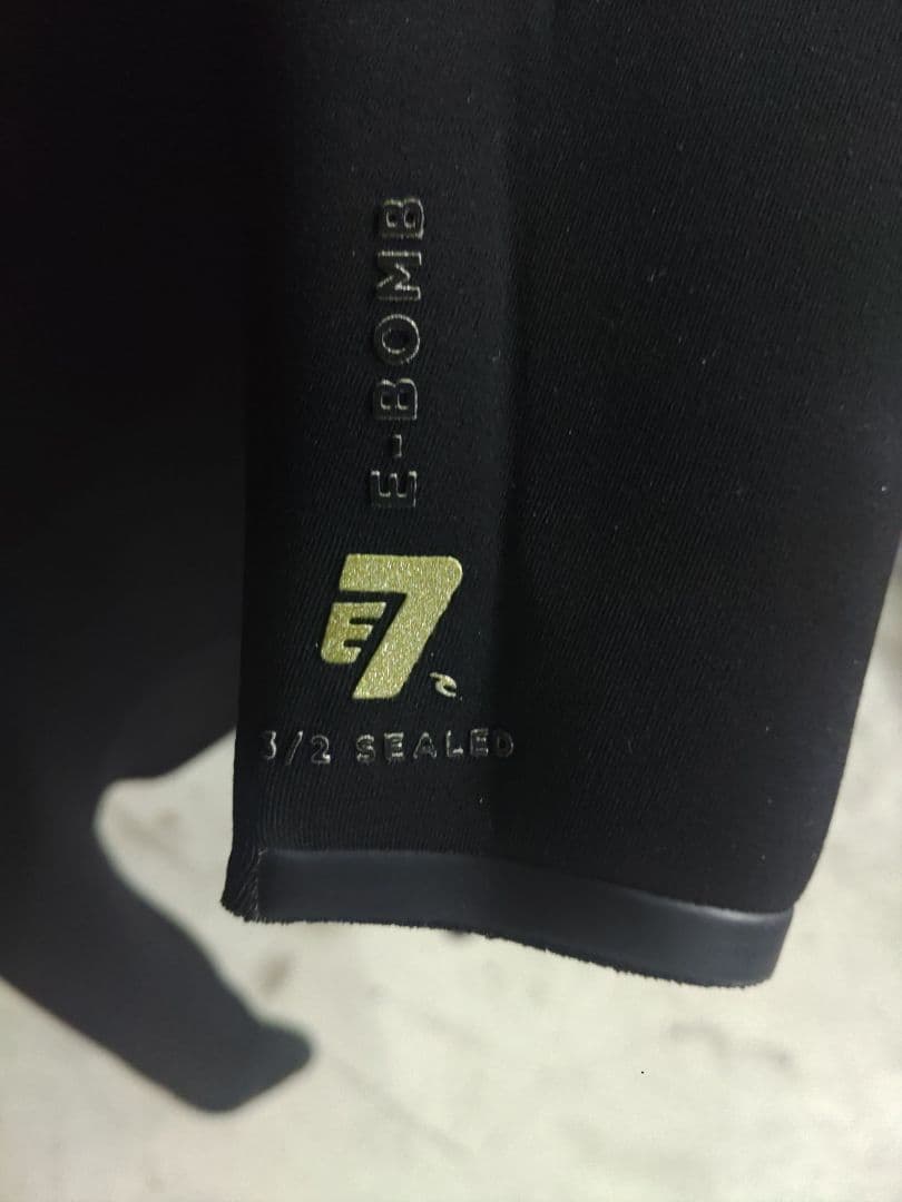 リップカール e7 3x2 サイズL 2024モデル　フルスーツ RIPCURL