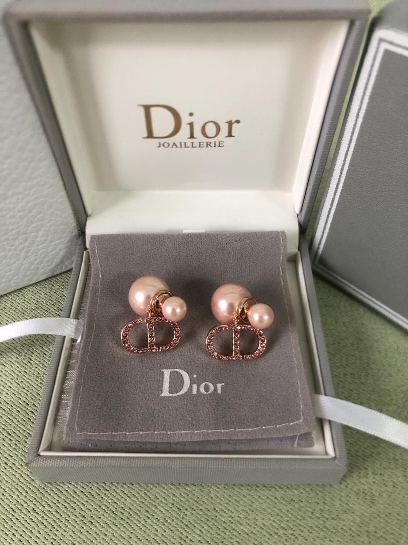 パールピアス　ｃｄロゴ　ピンクゴールド　上品 レディース