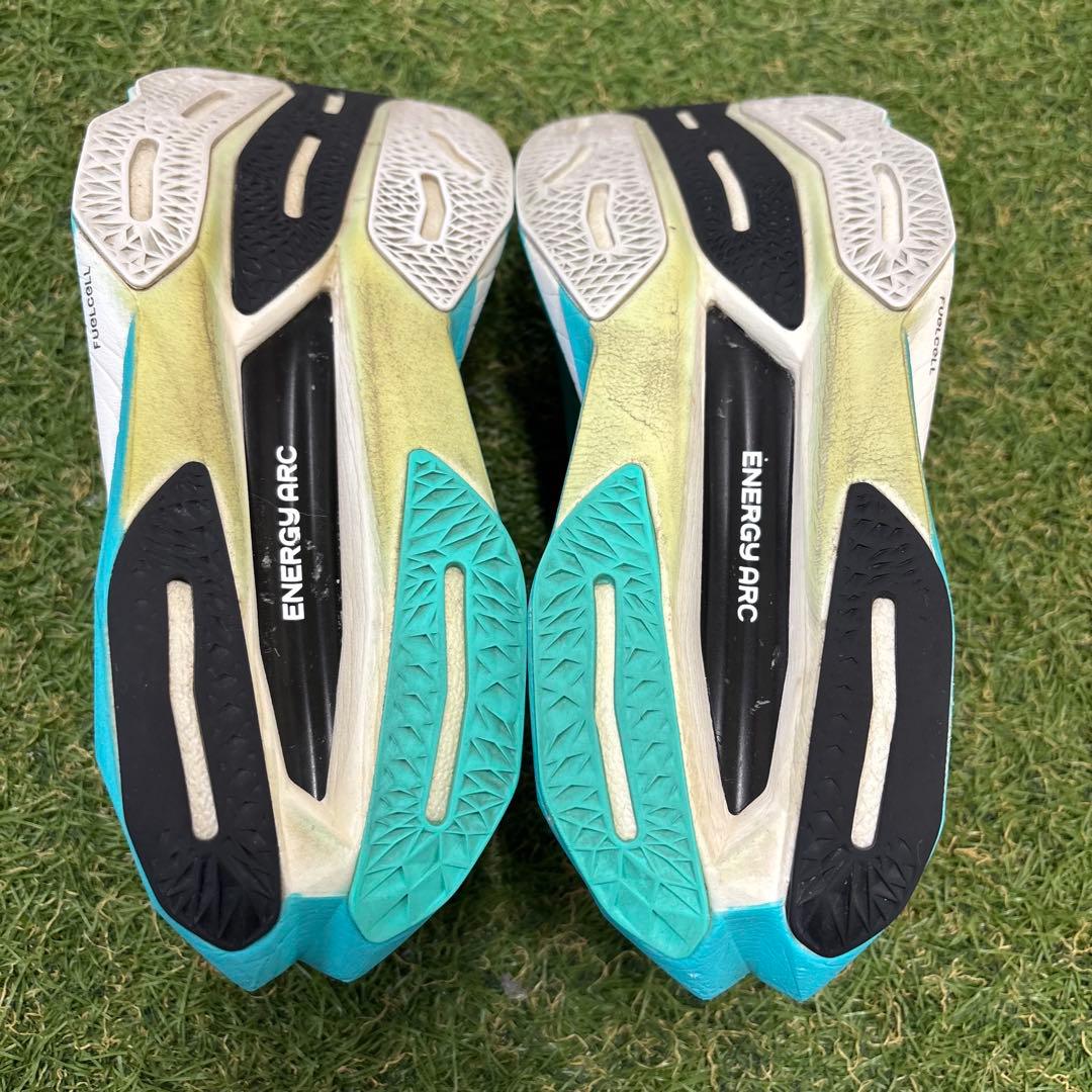 【即日発送】ニューバランス Fuelcell スーパーコンプエリートV4