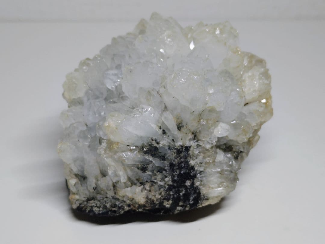 水晶 1kg クォーツ パイライト 黄鉄鉱 原石 鑑賞石 自然石 誕生石 鉱物