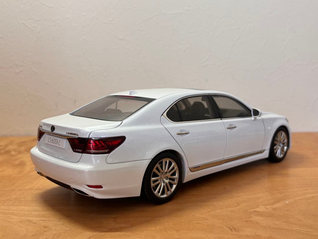 Auto-art オートアート1/18 レクサス LS 600hL