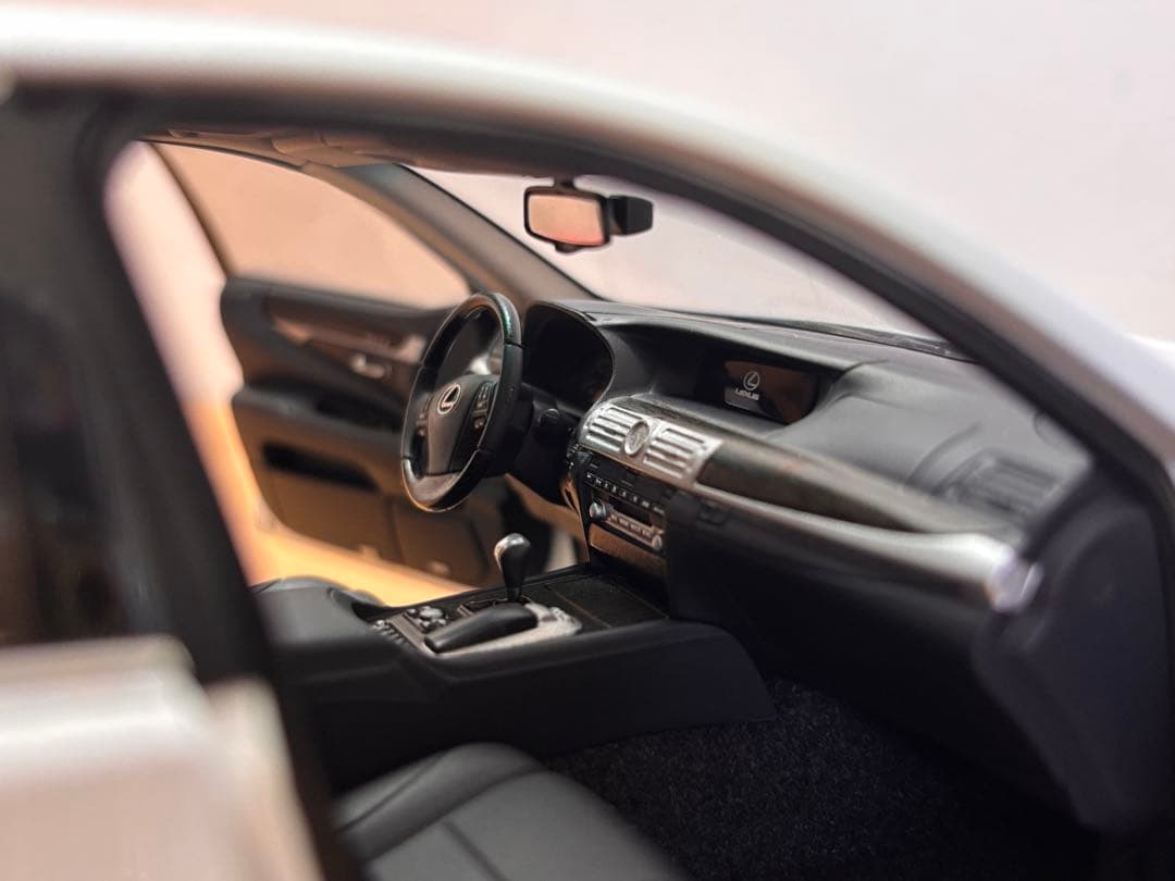 Auto-art オートアート1/18 レクサス LS 600hL