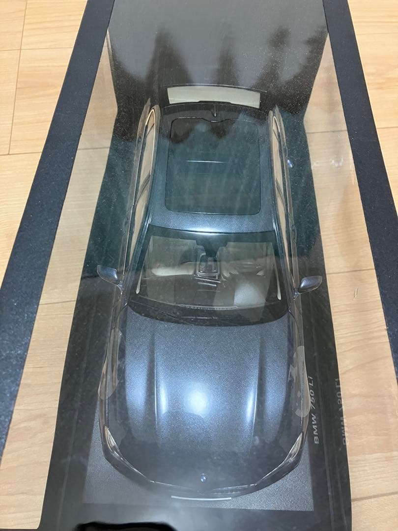  750 Li ミニカー 1/18 黒