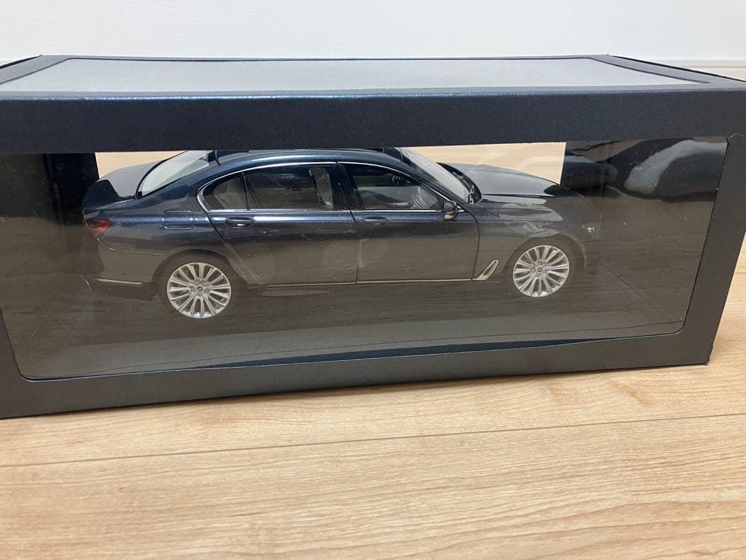  750 Li ミニカー 1/18 黒