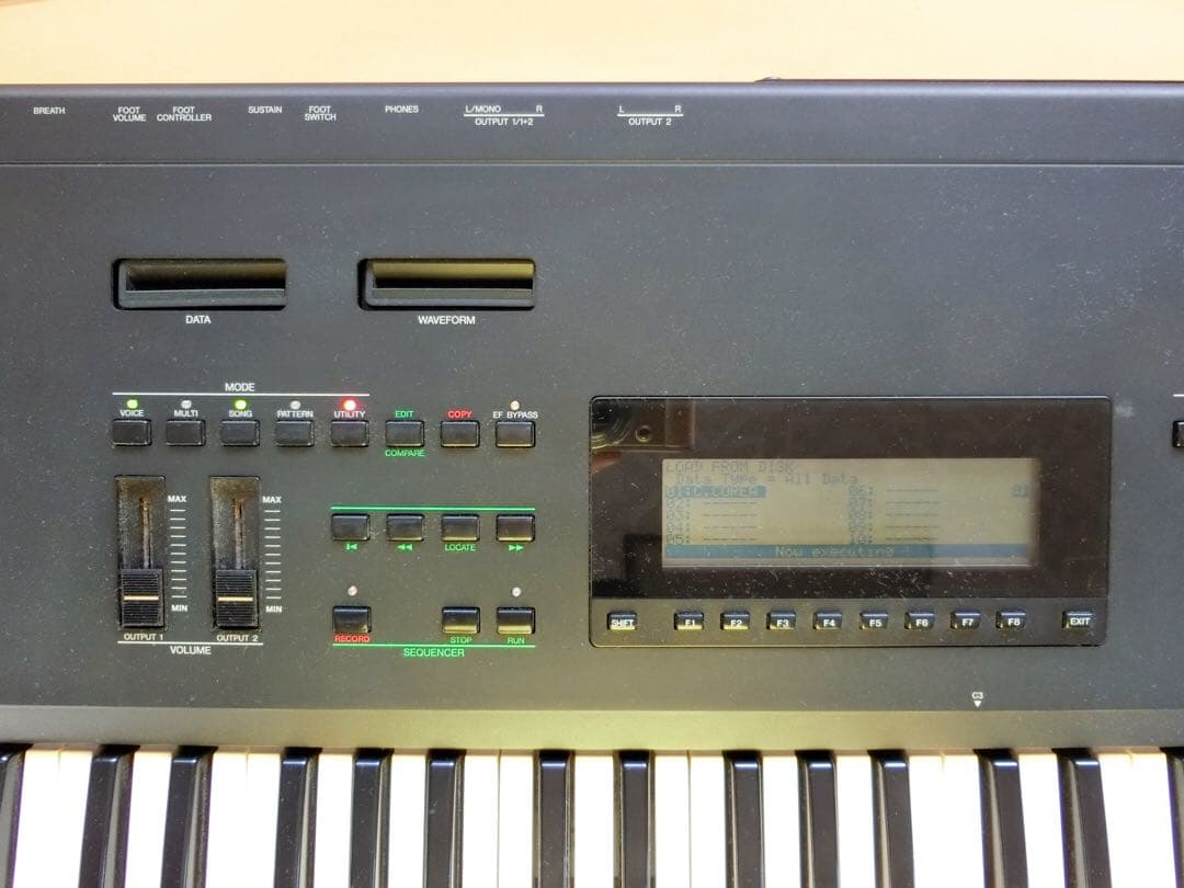 YAMAHA SY99 76鍵シンセサイザー FM ＋ PCM
