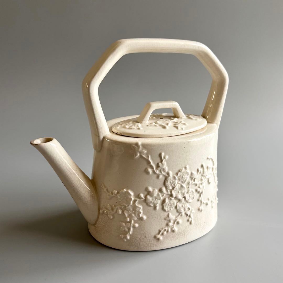 英国アンティーク　1880年代Bristol　　梅の浮彫りポット⚫︎稀少品・美術品