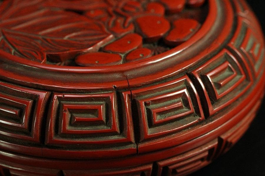 堆朱 刻果実虫 香合 漆 本堆朱保証 時代物(K-YC458)