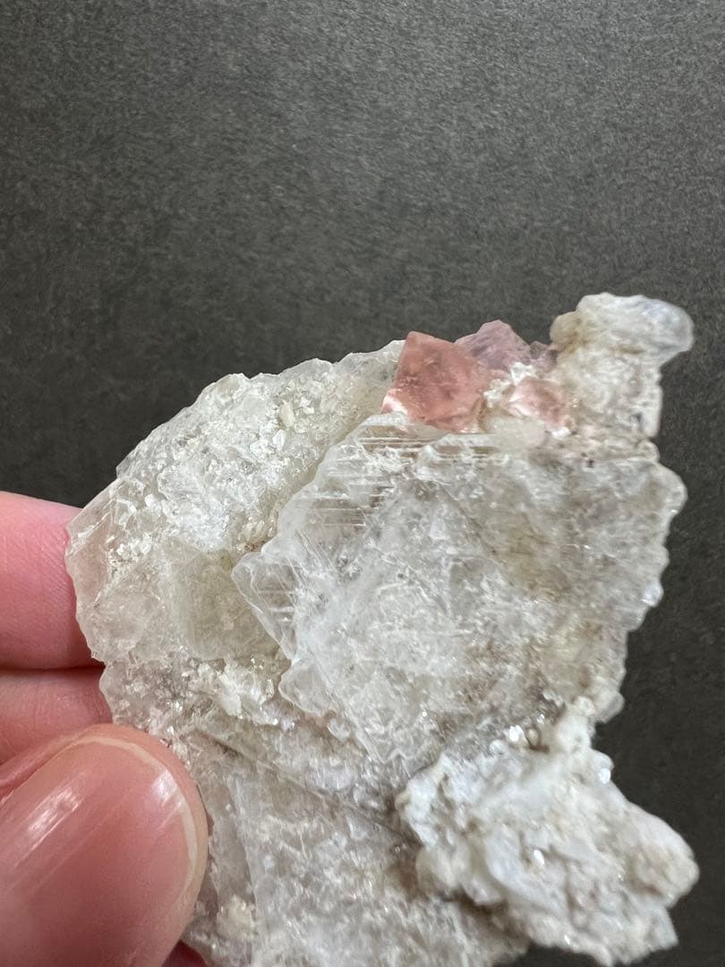 ピンクフローライト 結晶 母岩付き フランス産