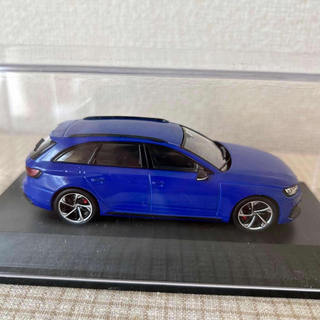アウディ別注RS4 1/43