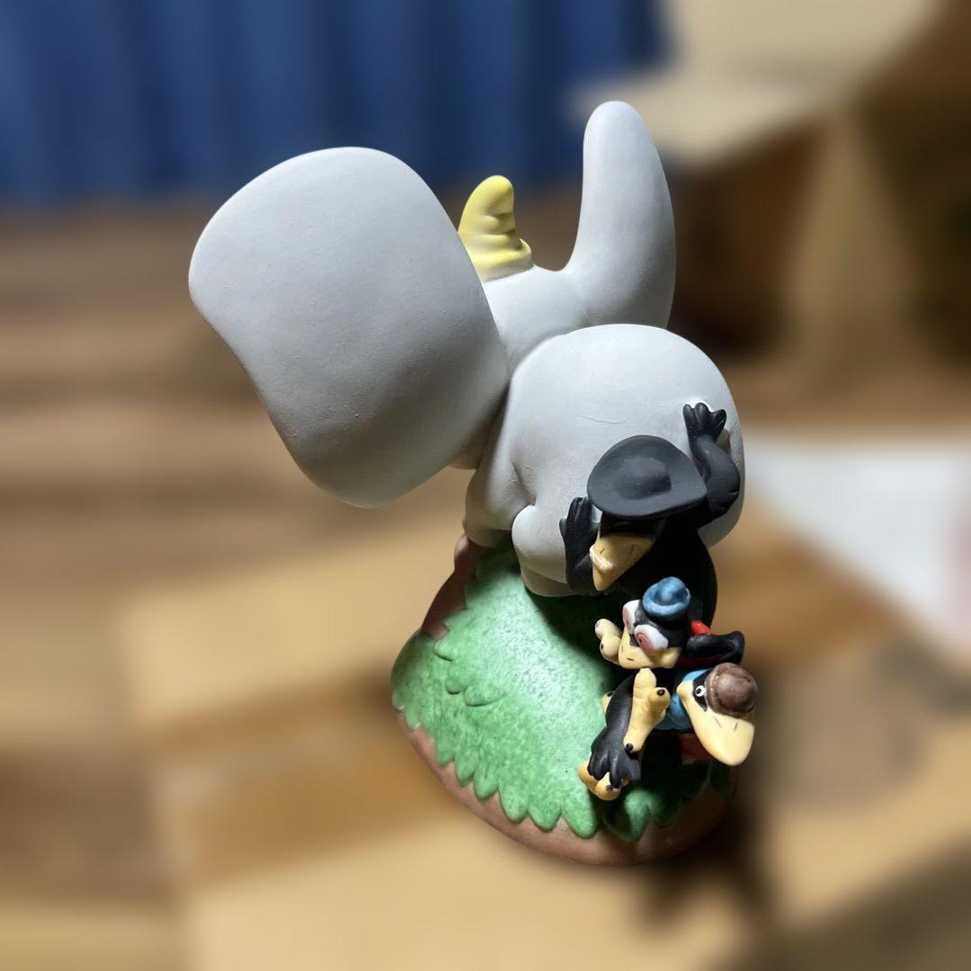 ディズニーダンボ陶器置物。