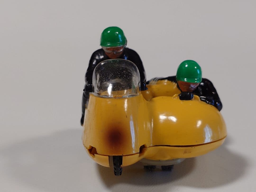 Triang SCALEXTRIC TYPHOON （黄色/緑ヘル）