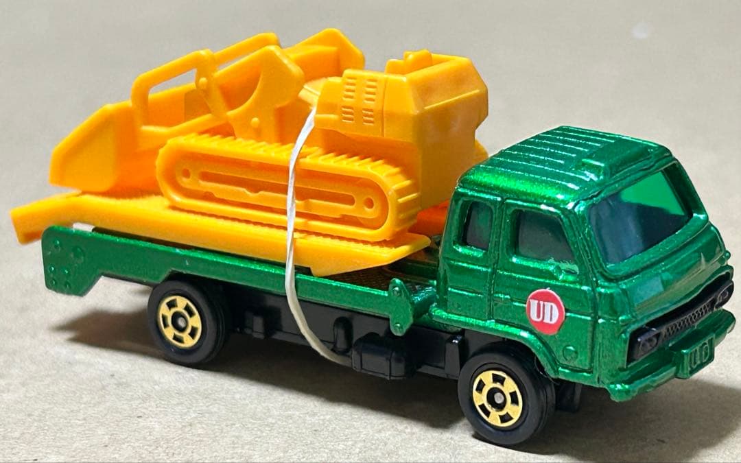 トミカ ニッサン ディーゼル コンドル ブルドーザキャリア UD