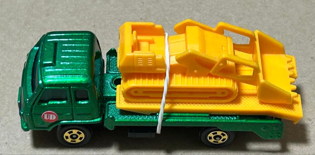 トミカ ニッサン ディーゼル コンドル ブルドーザキャリア UD