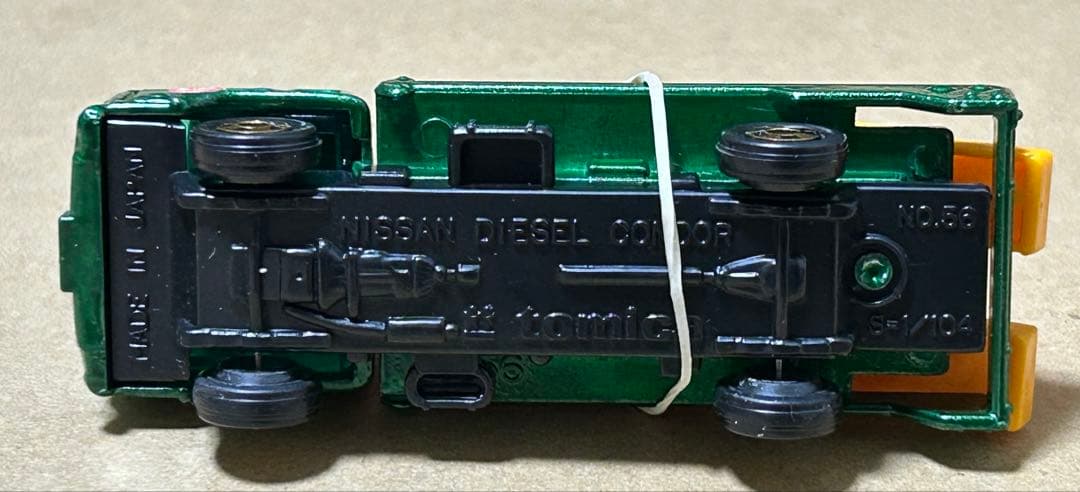 トミカ ニッサン ディーゼル コンドル ブルドーザキャリア UD