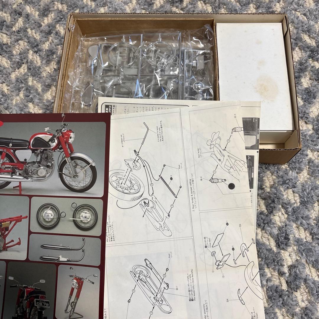 HONDA CB72 TYPE 1 1/12スケールモデルキット