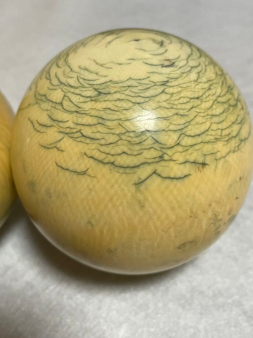 ビリヤード球　象牙風 赤白×4個 直径約6cm 重さ約966g 当時物