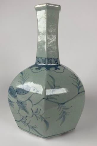 旧家整理品　李朝　時代物　染付花鳥文面取花瓶　青花　朝鮮古陶磁　高さ22cm