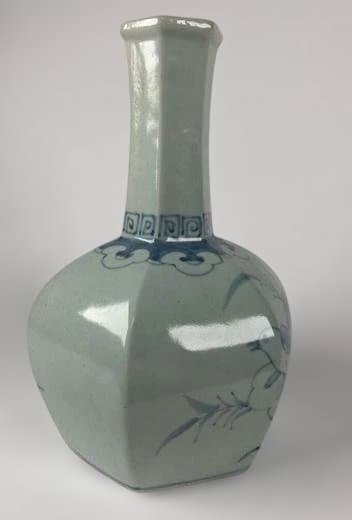 旧家整理品　李朝　時代物　染付花鳥文面取花瓶　青花　朝鮮古陶磁　高さ22cm