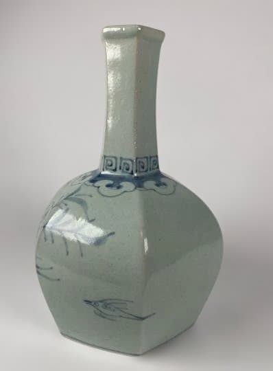 旧家整理品　李朝　時代物　染付花鳥文面取花瓶　青花　朝鮮古陶磁　高さ22cm