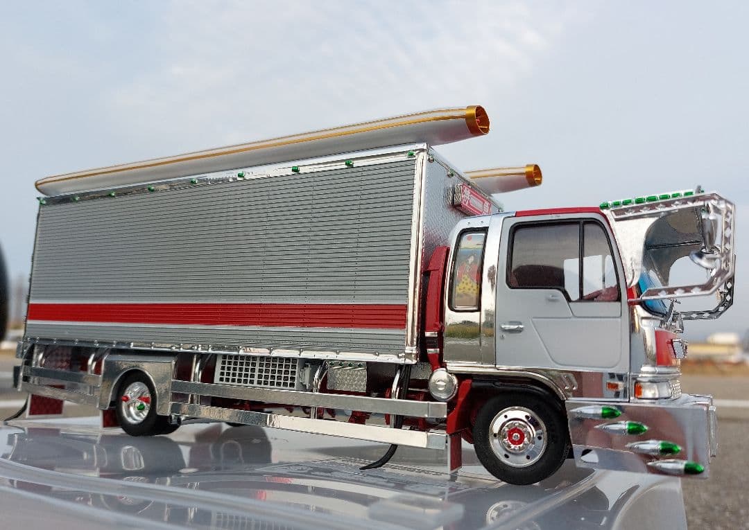 デコトラプラモデル フジミ 1/32 クルージングレンジャー 冷凍車 完成品