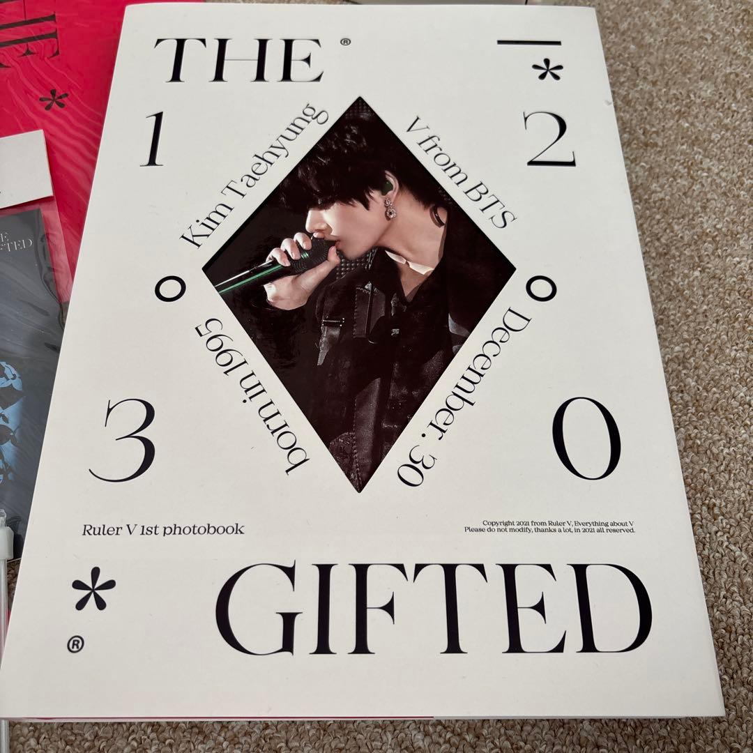 BTS V マスター　写真集セット　THE GIFTED