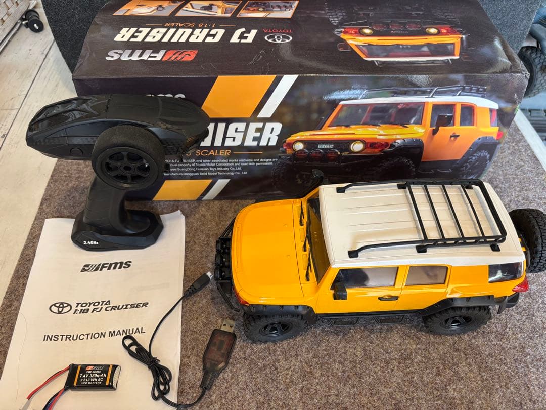 トヨタ FJ CRUISER 1:18 スケールラジコン　ミニクローラ