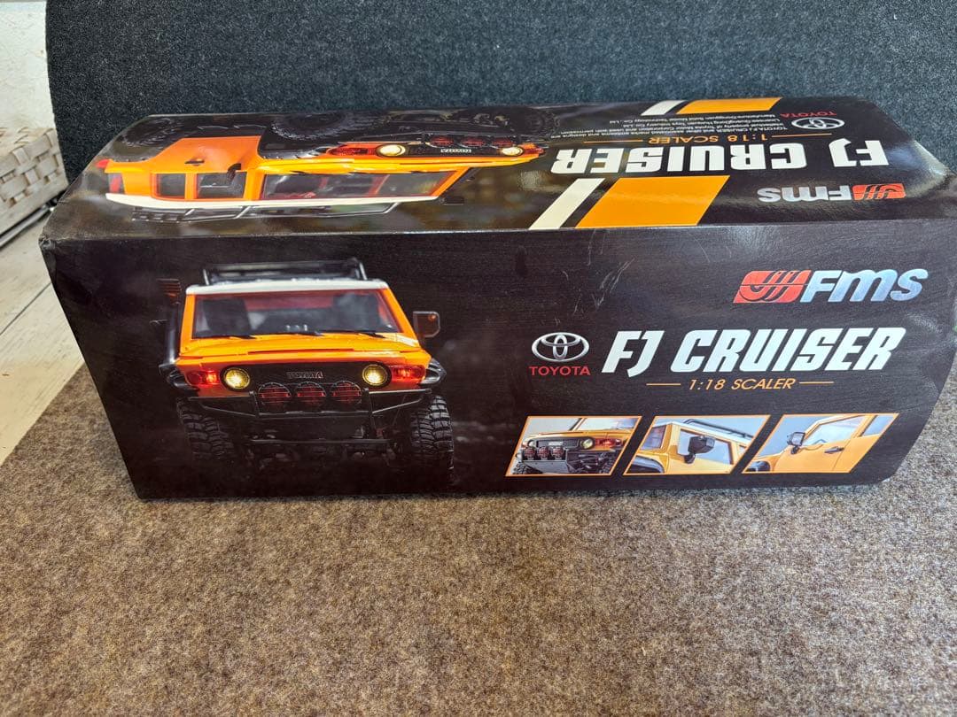 トヨタ FJ CRUISER 1:18 スケールラジコン　ミニクローラ