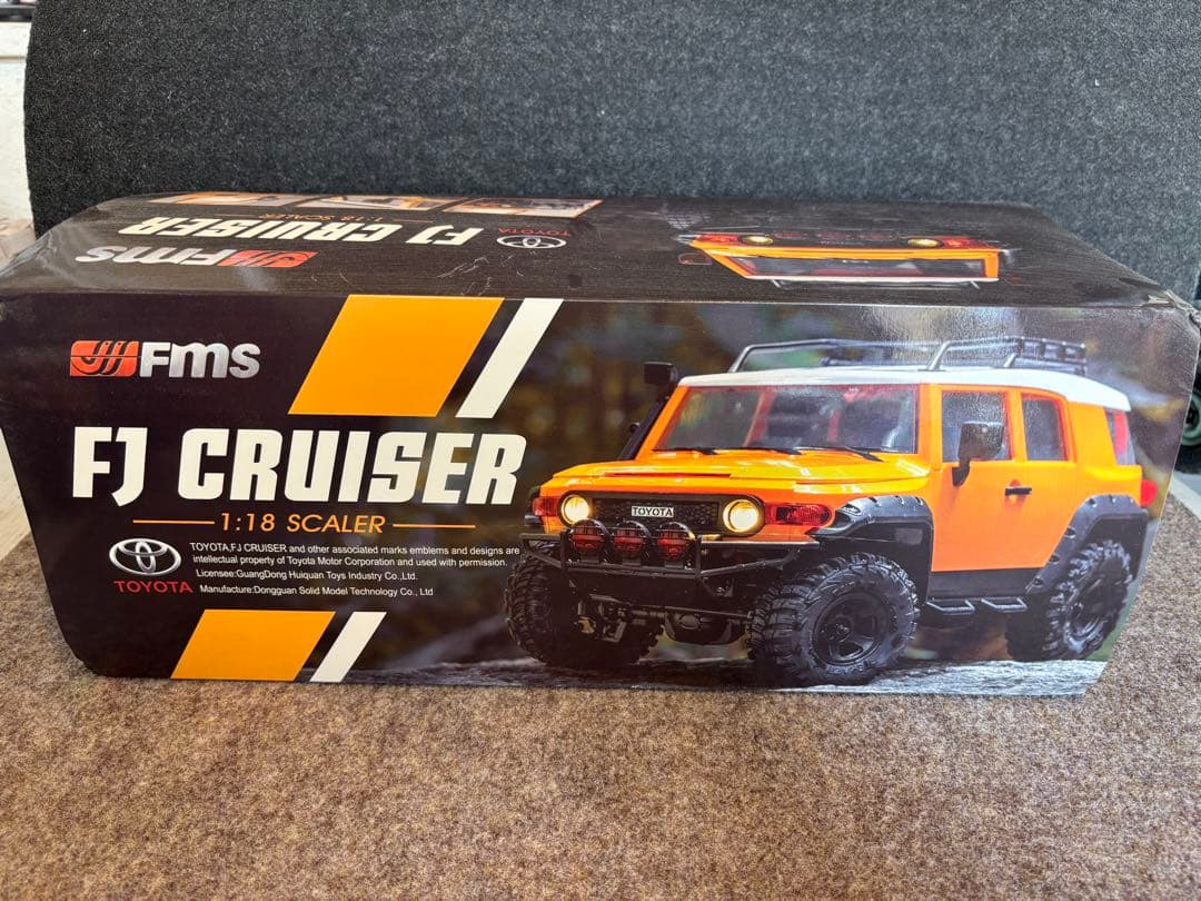 トヨタ FJ CRUISER 1:18 スケールラジコン　ミニクローラ