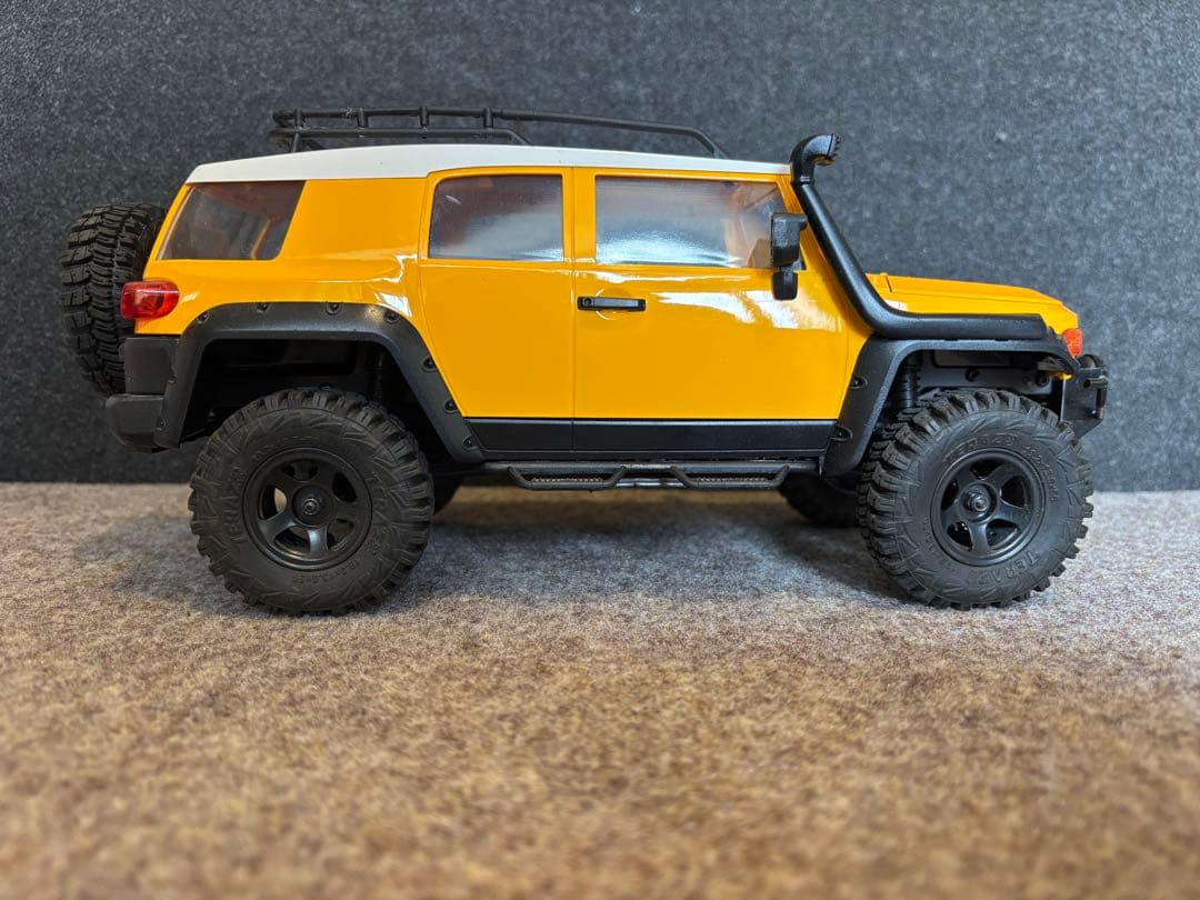 トヨタ FJ CRUISER 1:18 スケールラジコン　ミニクローラ