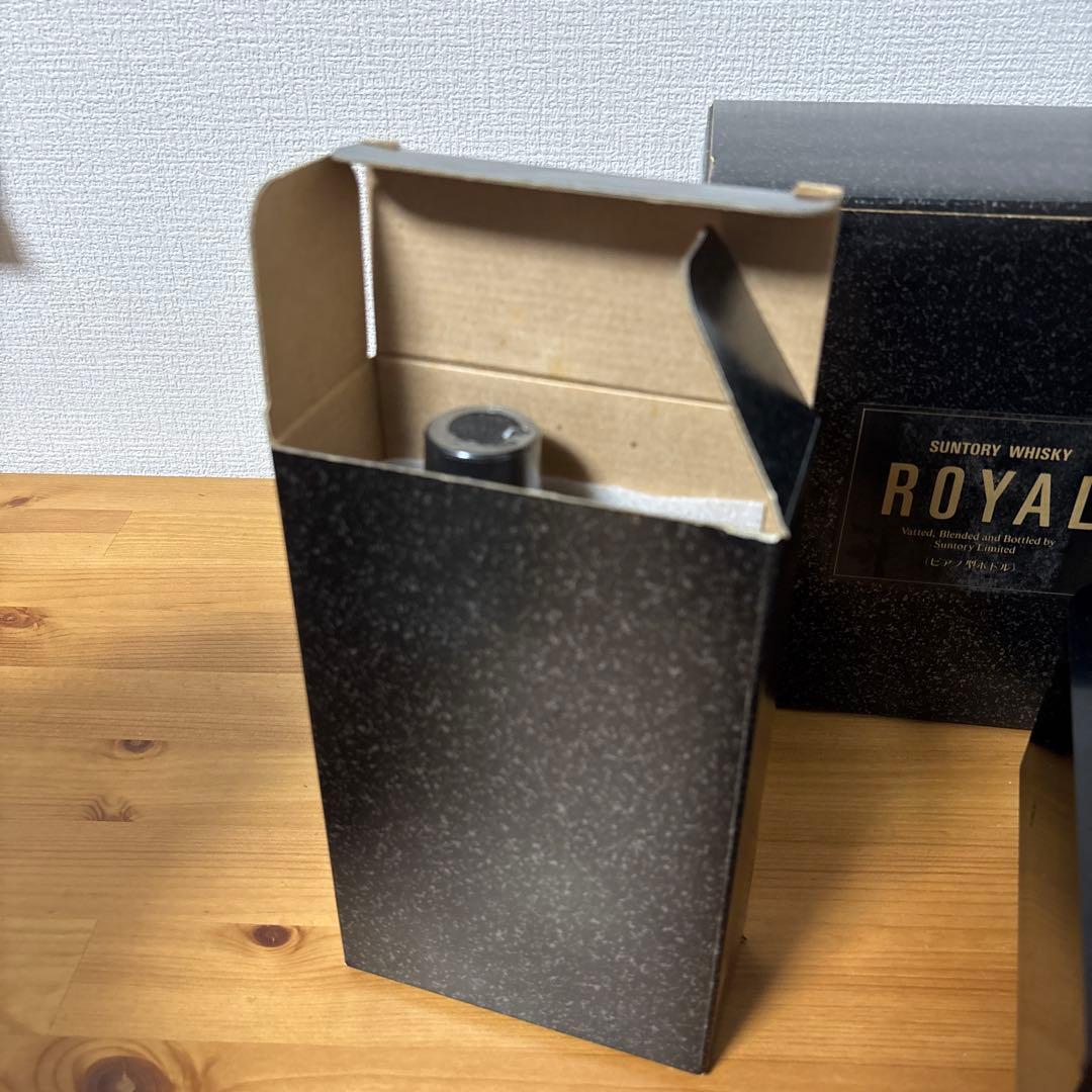 美品　サントリーウイスキーローヤル　ピアノ型ボトル　箱付き　未開封