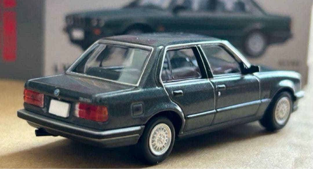 トミカリミテッドヴィンテージネオ  325i 4ドア
