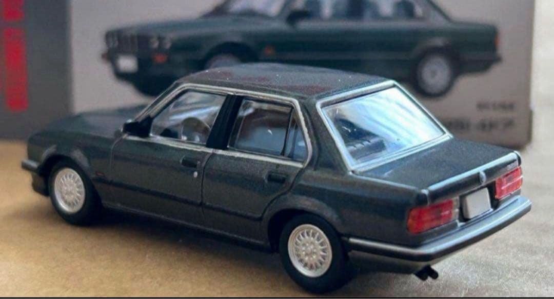 トミカリミテッドヴィンテージネオ  325i 4ドア