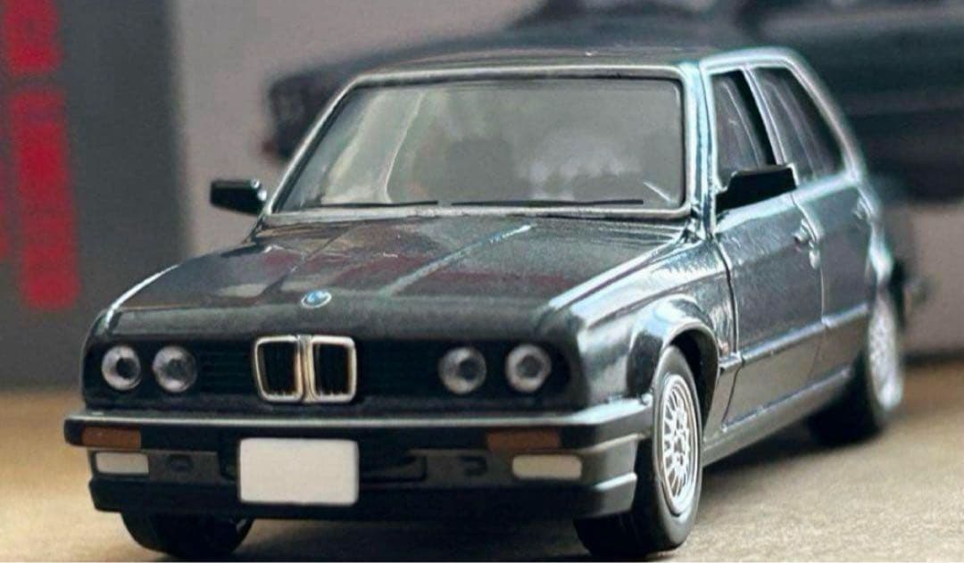 トミカリミテッドヴィンテージネオ  325i 4ドア