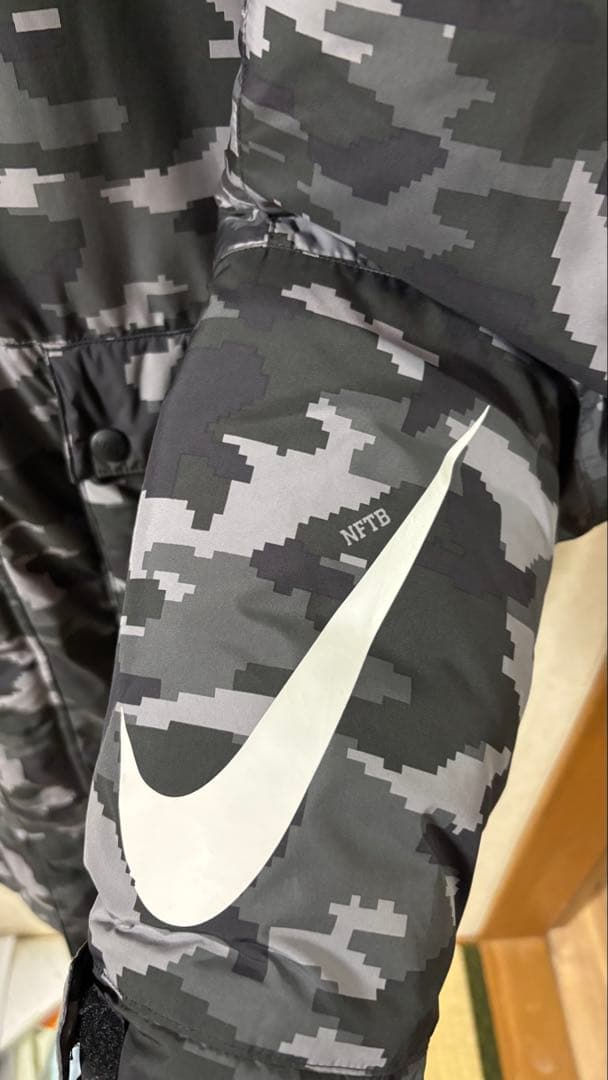 Nike カモフラ NFTB ベンチコート