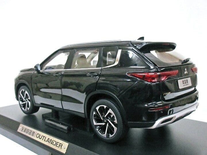 三菱OUTLANDER ミニカー 1/18 ブラック　ダイキャストモデル