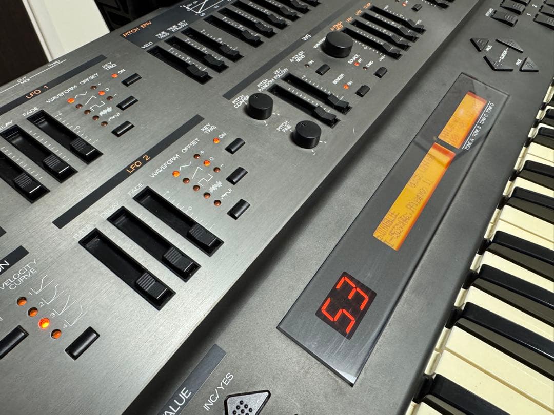 名曲を生んできた名機Roland JD-800とULTIMATEスタンドセット