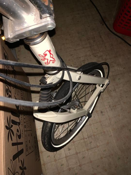 PEUGEOT プジョー　アルミ　折りたたみ自転車です。すごく重量軽いです。