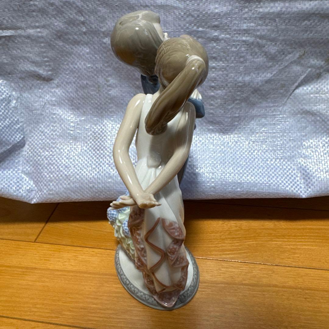 リヤドロフィギュア 花の装飾付き