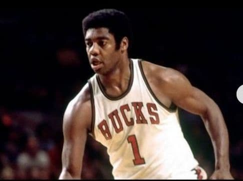 NBA オスカー・ロバートソン フィギュア