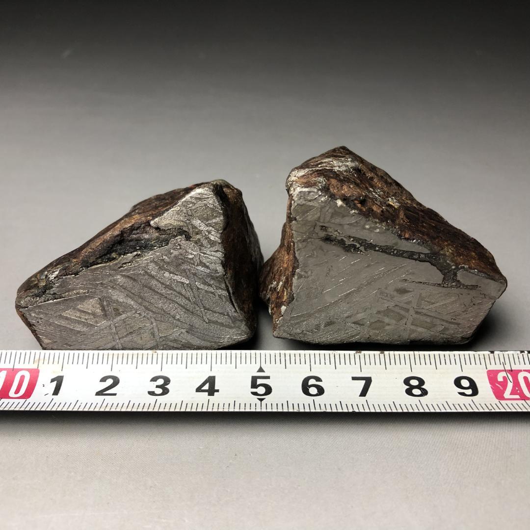 アルタイ隕石　隕石 全面カット 標本　鉄隕石　原石　重さ約427ｇ　立て付き