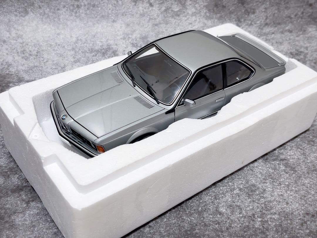 ミニカー AUTOart 1/18  M 635 CSi E24