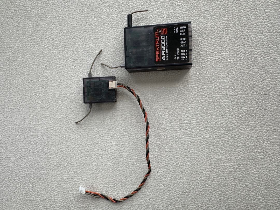 Spektrum AR9000 受信機　エクストラアンテナ付き
