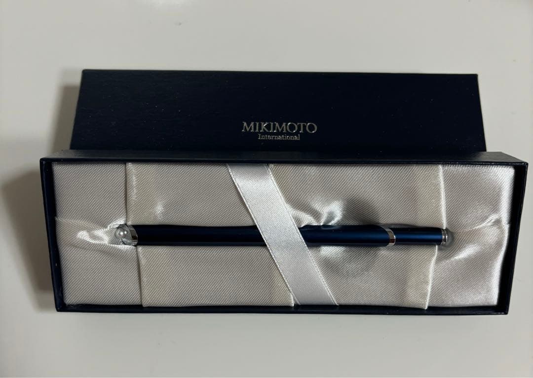 新品未使用　MIKIMOTO 濃紺ボールペン パール付き本体と替芯