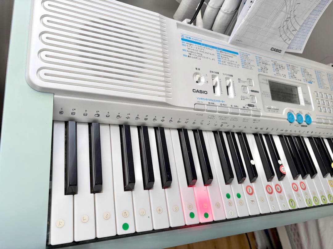 CASIO カシオ　光ナビゲーションキーボード　LK-108 かわいい電子ピアノ